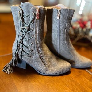 Chic Gray Lace-Up Boots with Tassel Detail